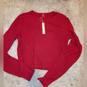 Skims soft lounge long sleeve crop top
Brick M NWT